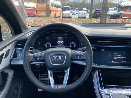 아우디 Q7 55 TFSI 콰트로 프리미엄 1열 운전석. <이상현 기자>